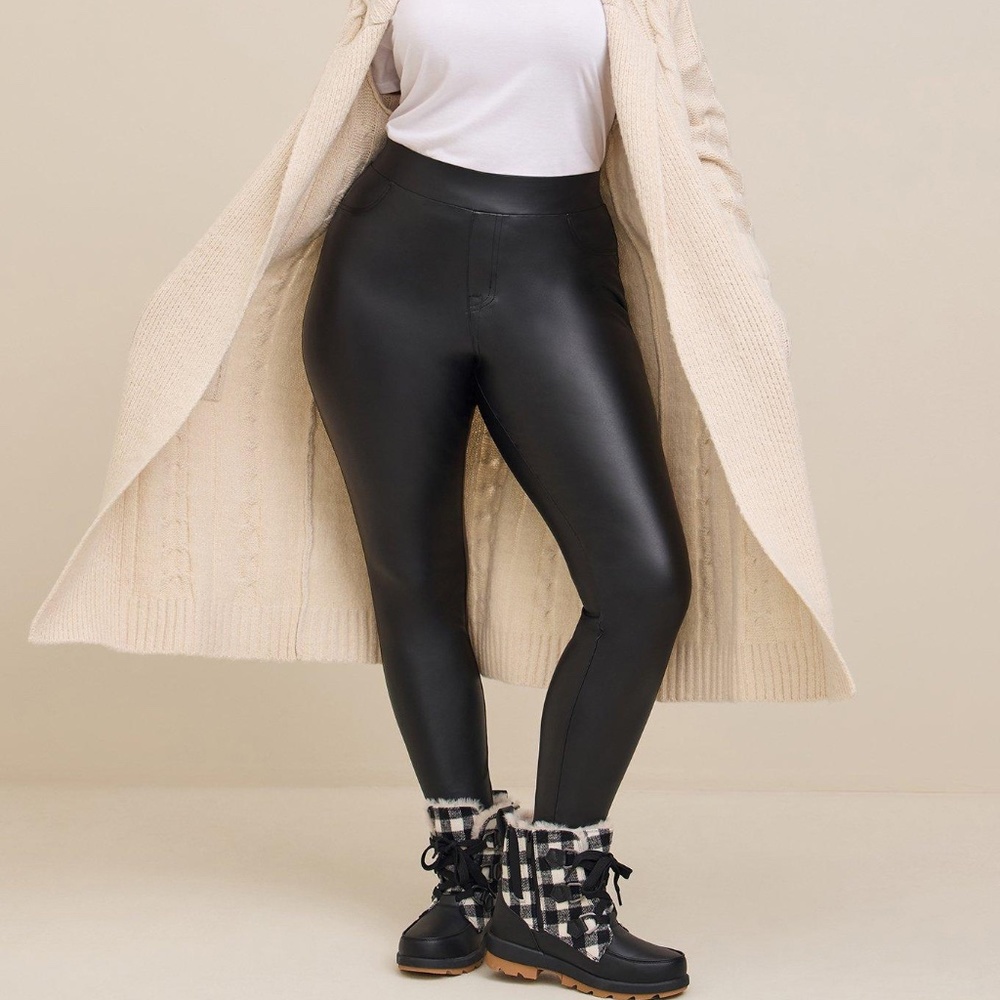 TORRID Full Length Signature Waist Faux Leather Pocket Legging NWOT